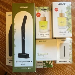 BNIB LEAF SHAVE DERMAPLAINING SET